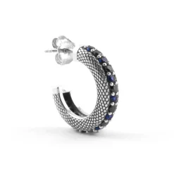 Inter Gioielli^IM X NOVE25 ORECCHINO A CERCHIO SQUAMATO CON BRILLANTI NERAZZURRI SILVER